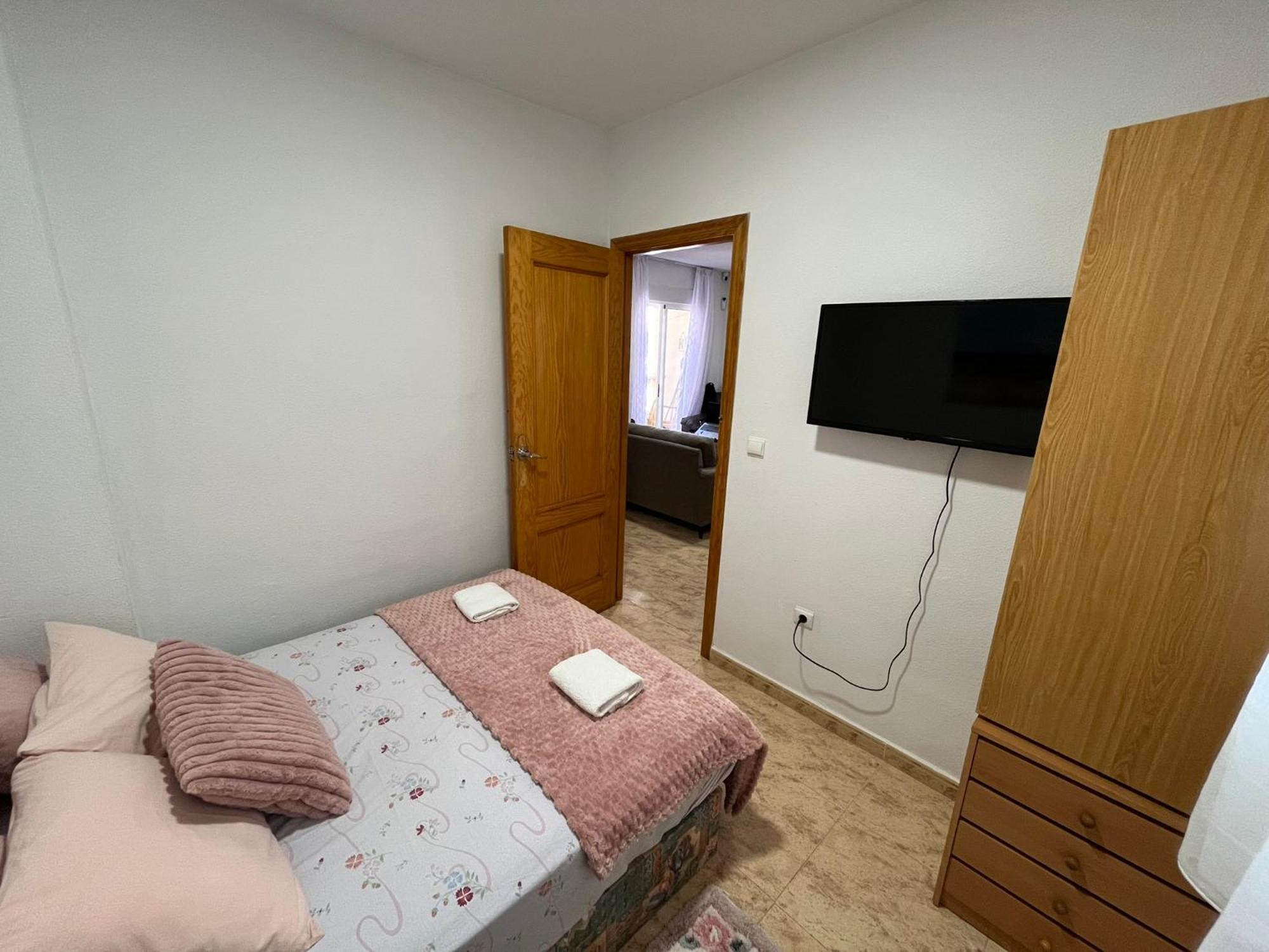 Apartamento Compartido - Solo El Dormitorio Es Privado トレビエハ エクステリア 写真